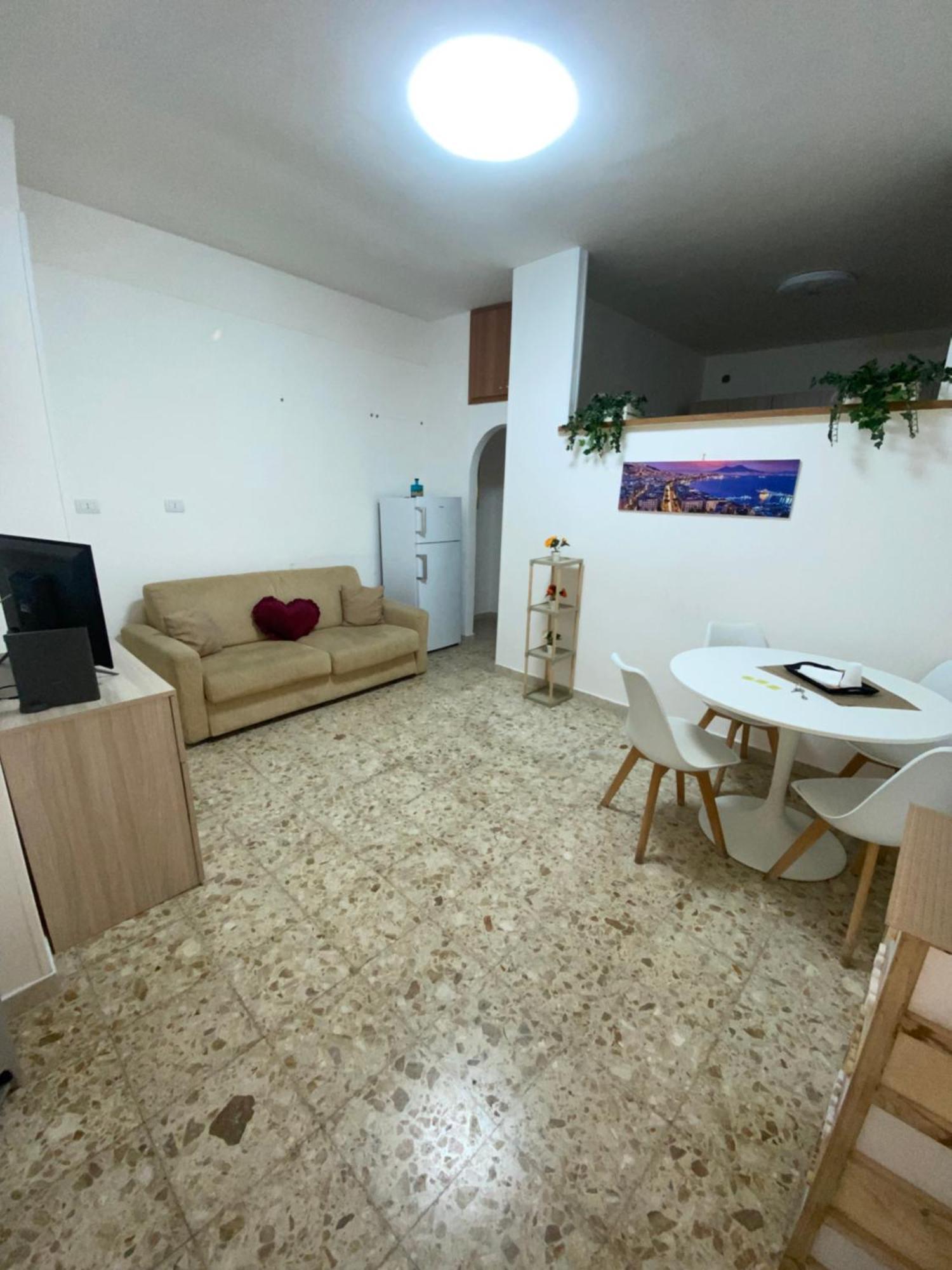 Bella 17 Naples